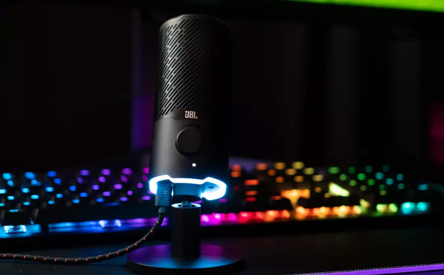 JBL Quantum Stream Dual-Pattern Premium USB Microphone