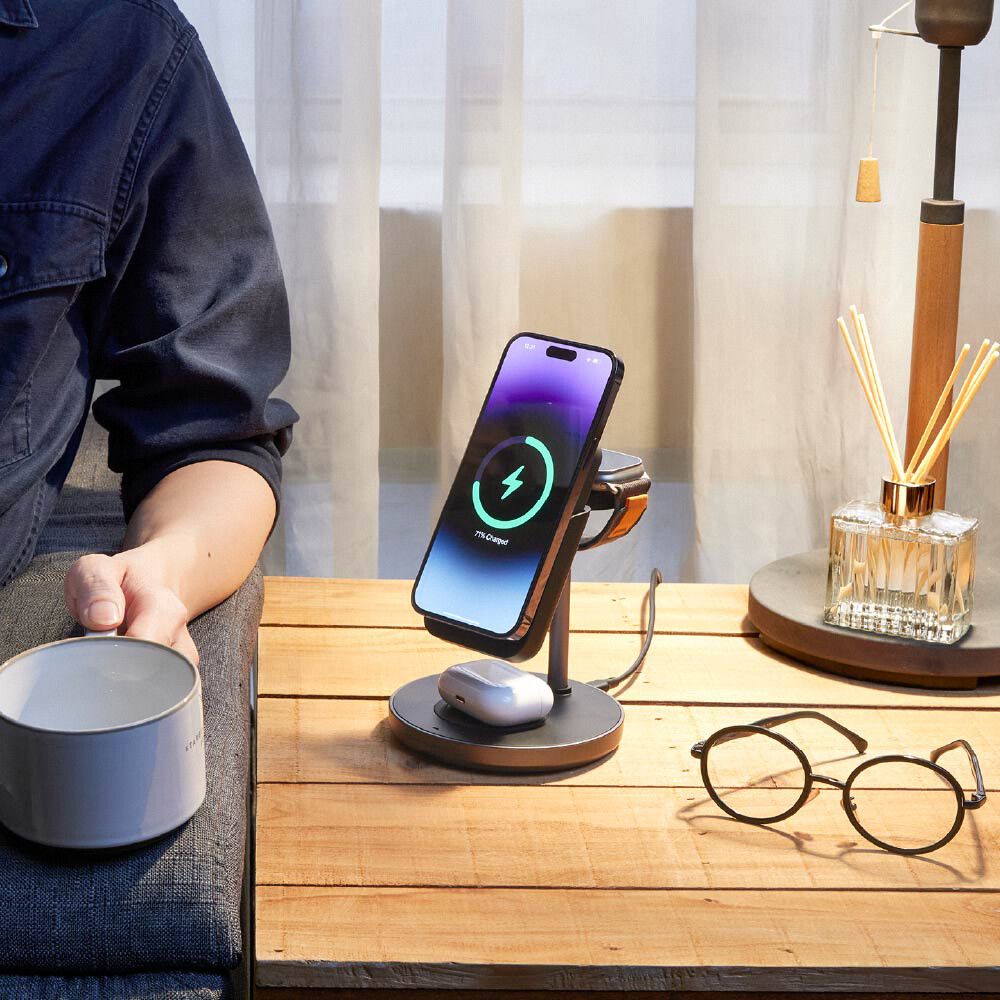 ADAM Elements Mag 5 5-in-1 Magnetic Wireless Charging Station with Travel Adapter