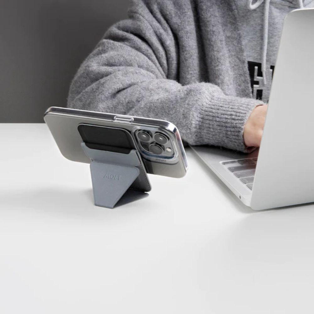 Flash Wallet & Stand - MagSafe Compatible by MOFT