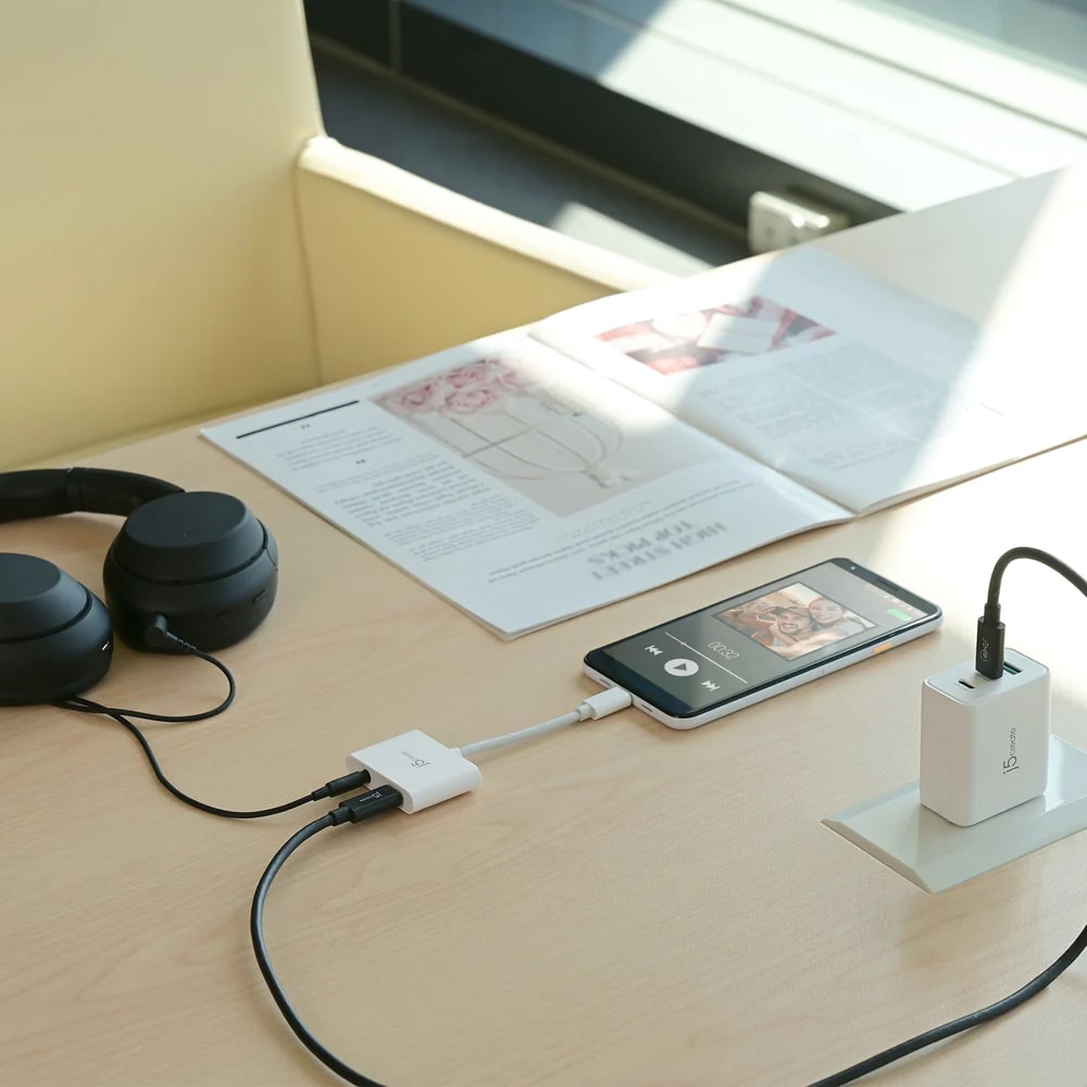 J5Create USB-C to 3.5mm Audio Adapter with Power Delivery (JCA122)